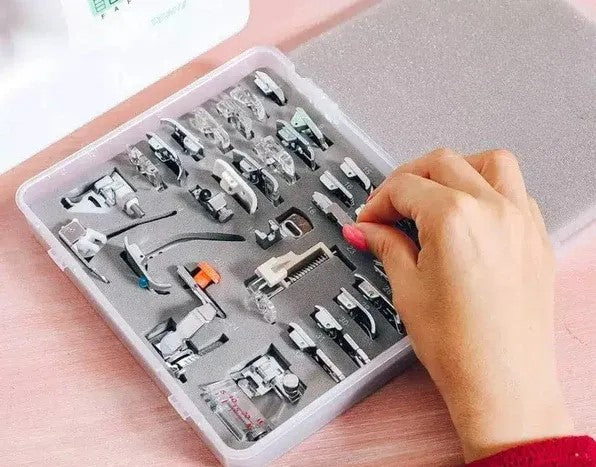 Caja de 32 prensatelas.