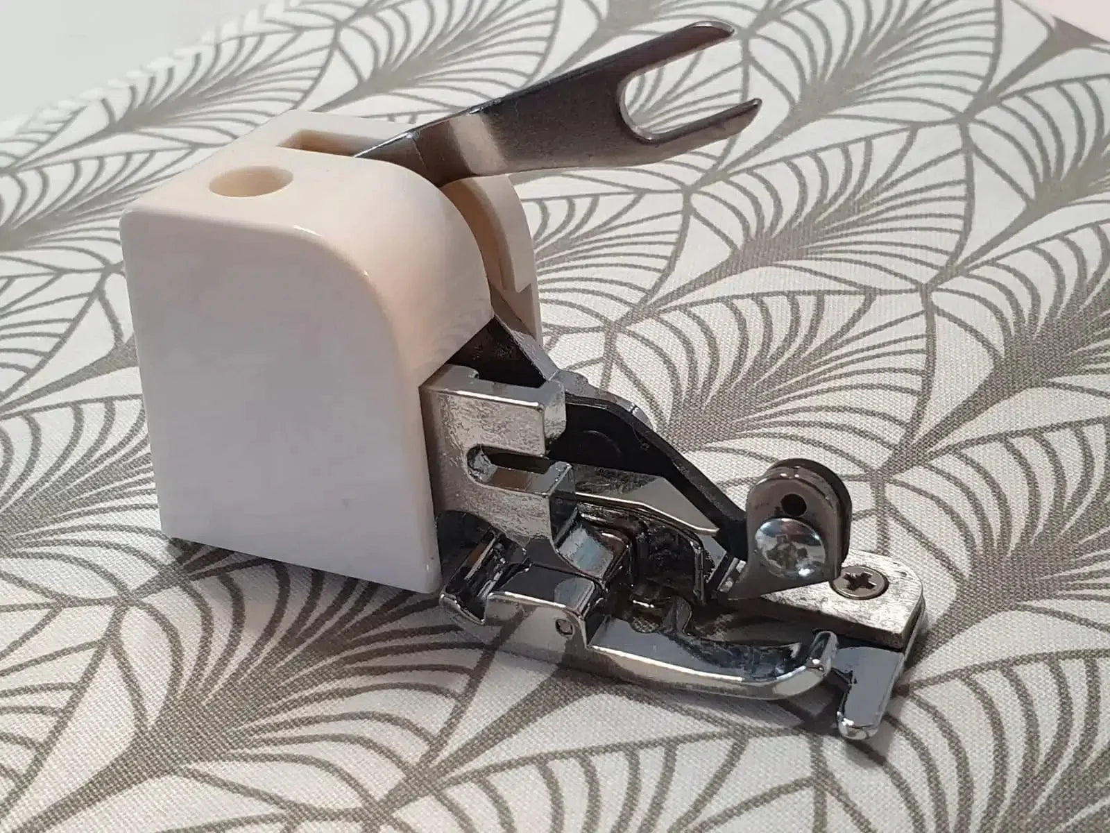 Pie prensatelas para overlock (sobrehilador)