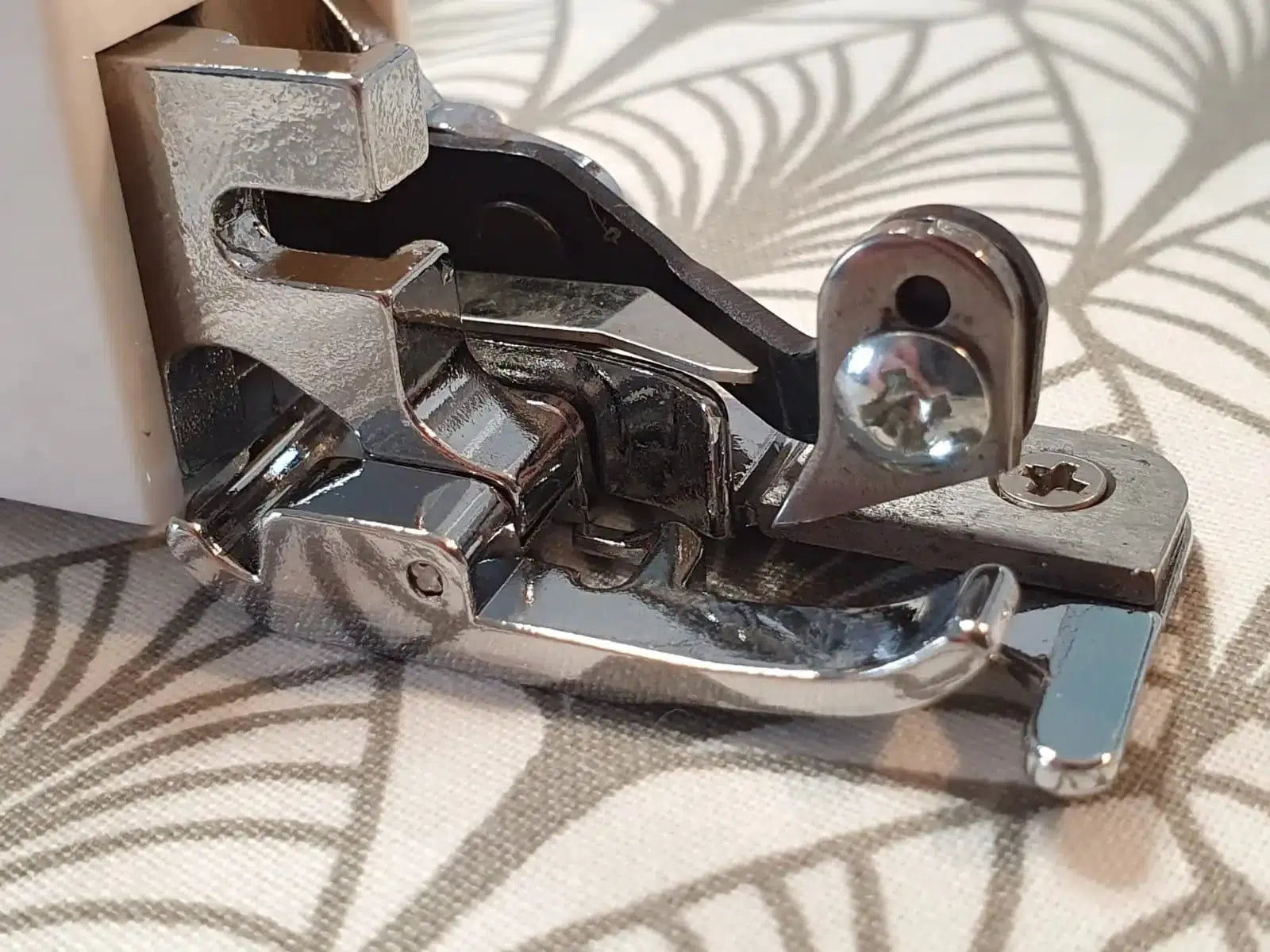 Pie prensatelas para overlock (sobrehilador)