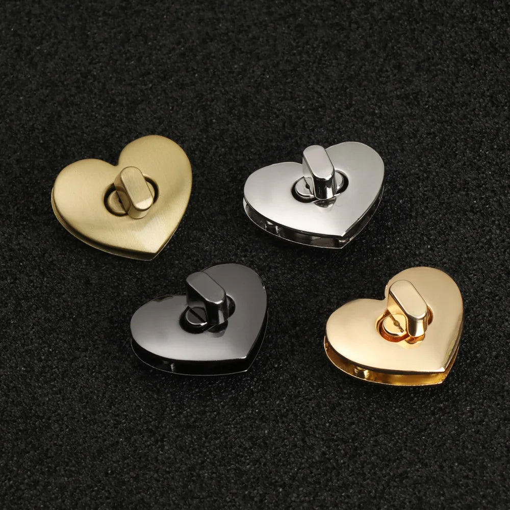 Lot de 5 fermoirs en métal