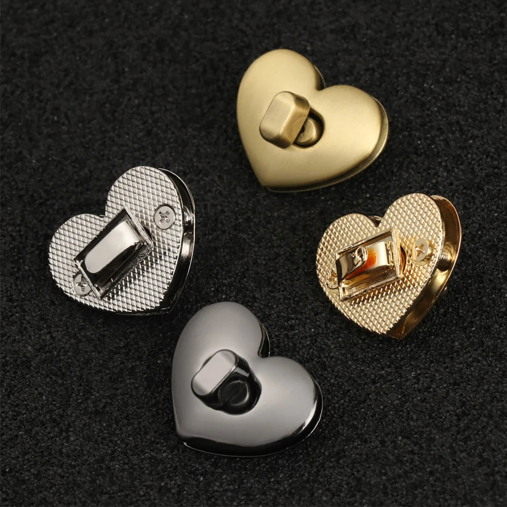 Lot de 5 fermoirs en métal